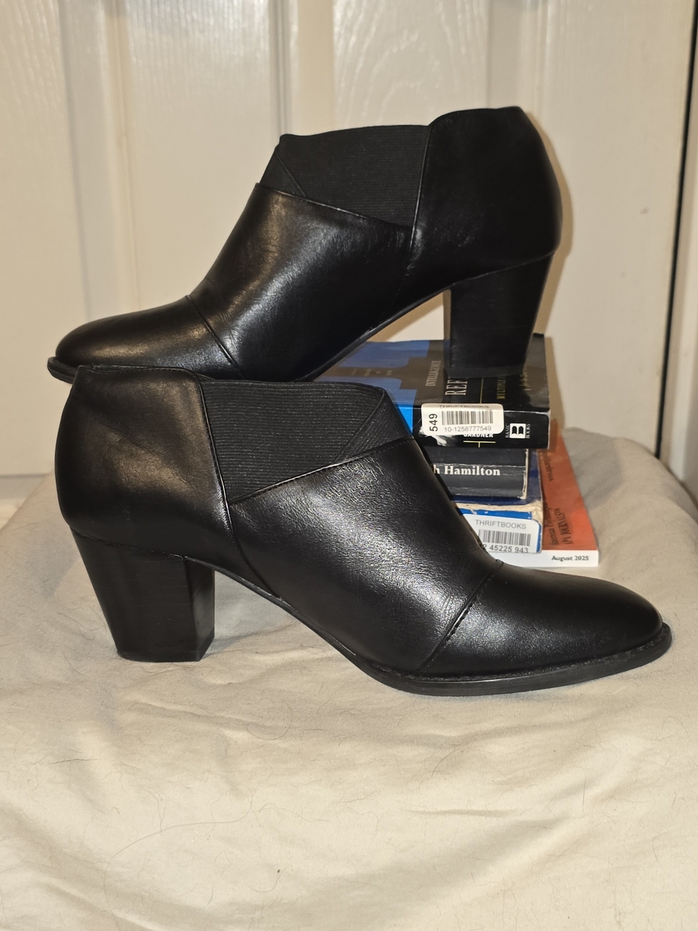 Vionic Women’s 8 Black Leather Pointed Toe Ankle Booties Block Heel